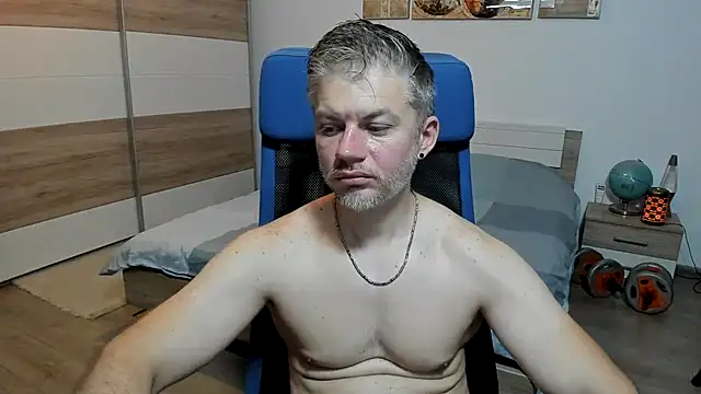 RobbyShawz: διαδικτυακό σόου στην κάμερα