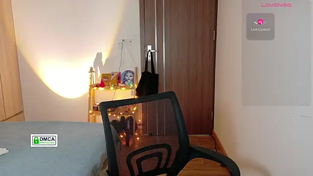 RedFires Adlı Modelin Canlı XXX Sohbeti