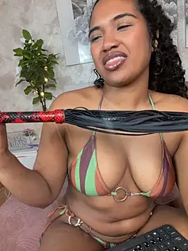 Chat XXX en directo de MilaTeenX