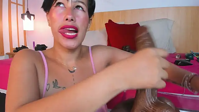 Онлайн чат XXX Laura_Torress