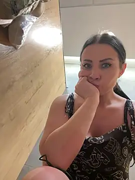 دردشة CrazzyChicks الجنسية المباشرة