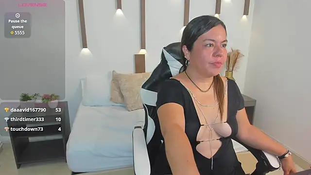 nahia_13's Live XXX Chat