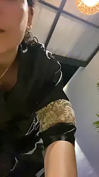 SHARONN____ Adlı Modelin Canlı XXX Sohbeti