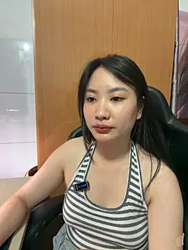 QuynhAnh99's Live XXX Chat