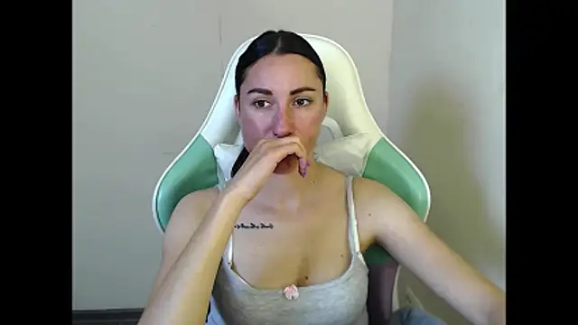 Cammil1a_horn's Live XXX Chat