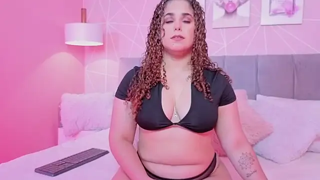 ninna_curly's Live XXX Chat