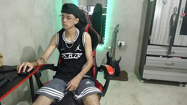 garu-hot18 – Naživo XXX chat