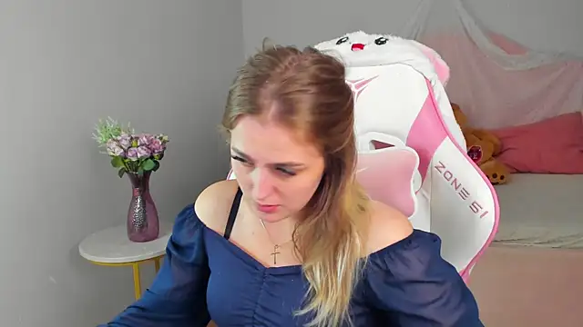 EllaBells' Live XXX Chat