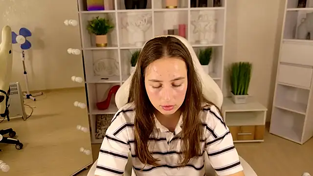 NadinnL Chat XXX in diretta