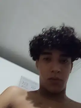 boy_max_latin Adlı Modelin Canlı XXX Sohbeti