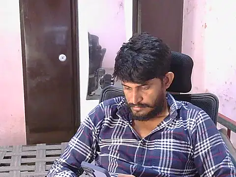 Chat +18 de HotXKrish ao vivo