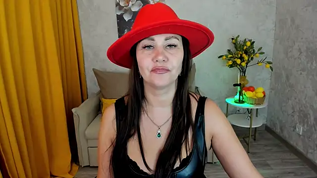 MilaUrban live XXX chat