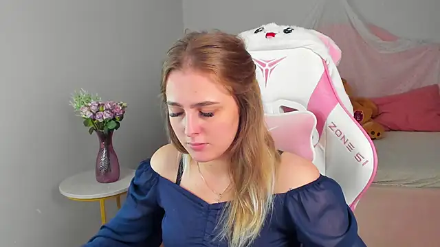 EllaBells live XXX chat