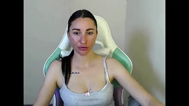Chat XXX en directo de Cammil1a_horn