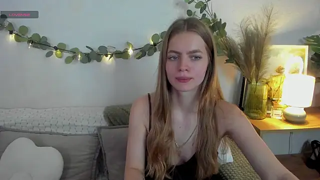 HoneyEmilly's Live XXX Chat