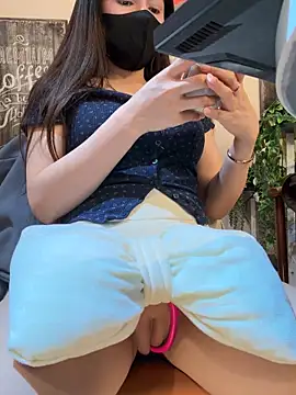 Linh_2004's Live XXX Chat