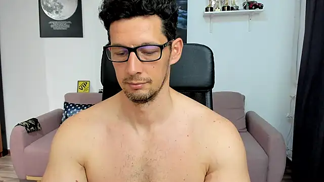 BrutusK08's Live XXX Chat