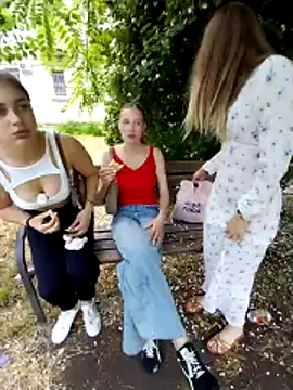 Онлайн чат XXX caressyourself