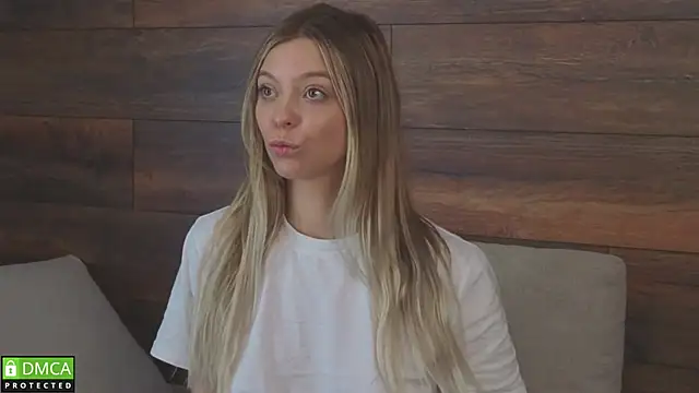 EmilieLong's Live XXX Chat
