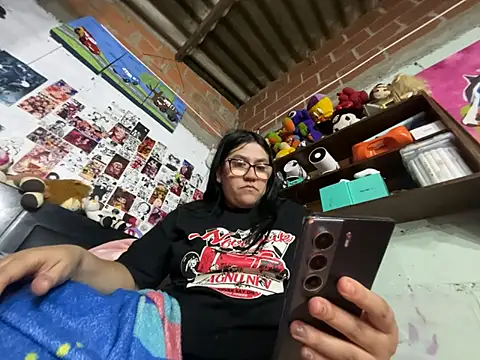 violeta_818 élő XXX-chatje