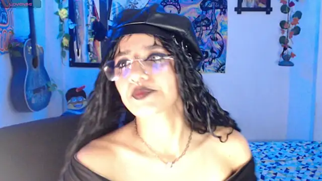 צ'אט XXX בשידור חי של bastethott