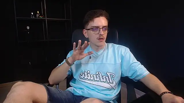 FelixStarkk Chat XXX in diretta