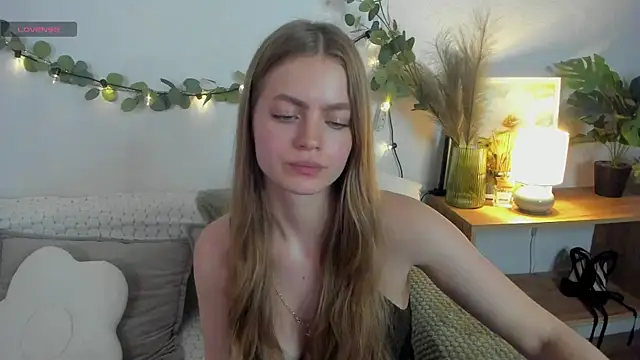 HoneyEmilly Chat XXX live
