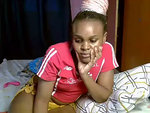 Queen_petite_ élő XXX-chatje