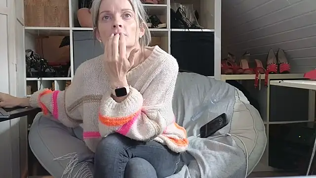 Sabdeluxe XXX чат на живо