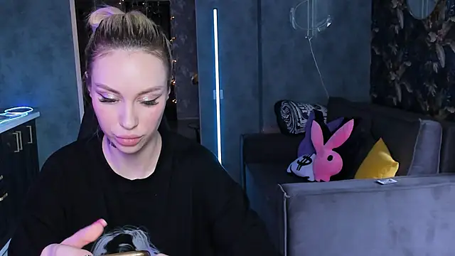 Blckmirrorr's Live XXX Chat