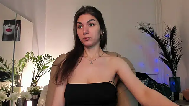 MonicaVii Chat XXX in diretta