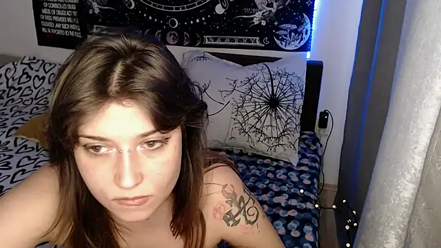 AlienforTwenty's Live XXX Chat