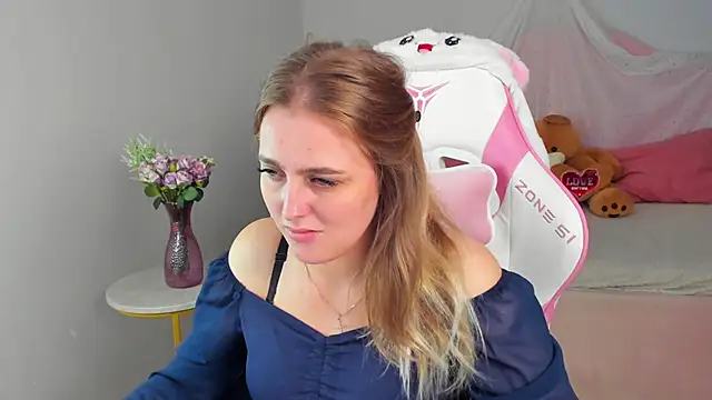 EllaBells live XXX chat