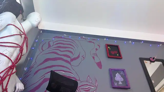 Chat +18 de Regina_Iris ao vivo