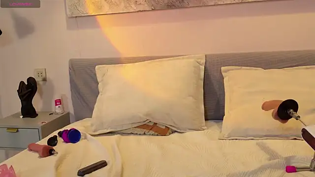 MilkMeSoftly live XXX chat