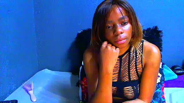SMALLBOOBSXX – Live XXX-chat