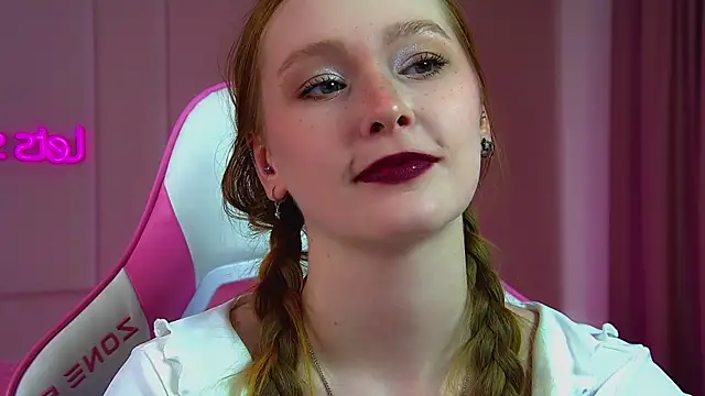 AgataFoxley Adlı Modelin Canlı XXX Sohbeti