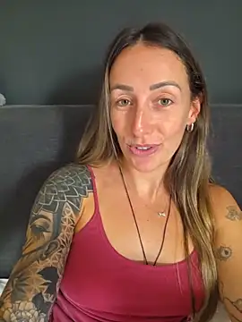 NicoleKaiser Adlı Modelin Canlı XXX Sohbeti
