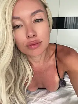 AvaSultry Chat XXX live