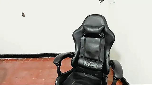 Leal_cute666 élő XXX-chatje