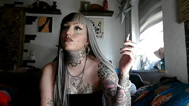RoxxyInk Live XXX Chat