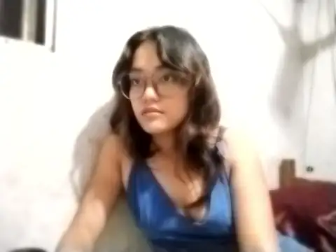 OliviaCarchi Adlı Modelin Canlı XXX Sohbeti