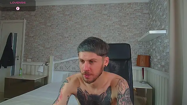 JonahShaw Adlı Modelin Canlı XXX Sohbeti