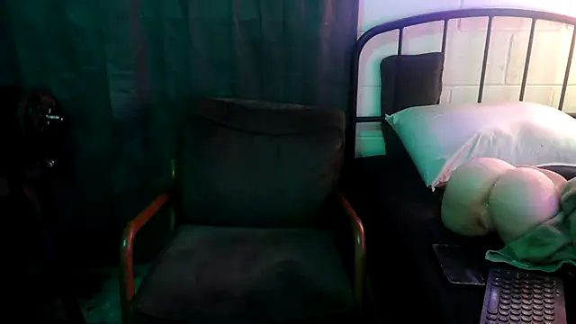 k1oudE Chat XXX live