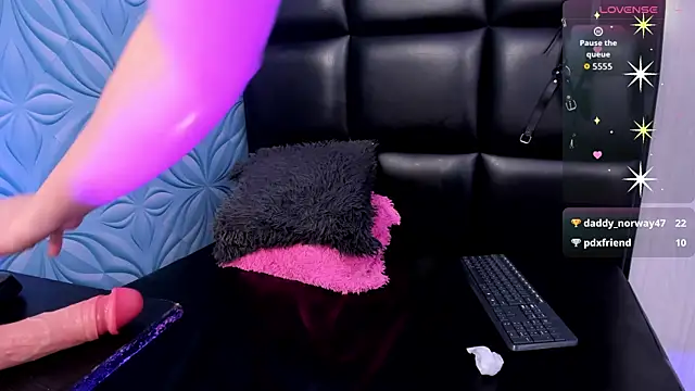 TallSnuSnu's Live XXX Chat