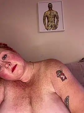 BustyRedxx XXX чат на живо