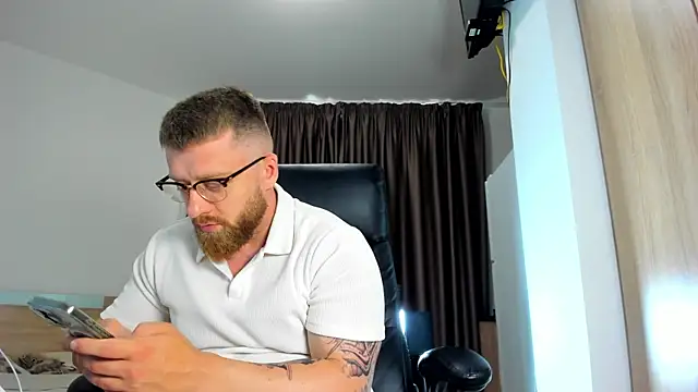 Findom_guy Adlı Modelin Canlı XXX Sohbeti