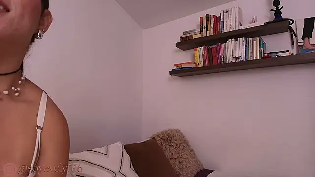 دردشة Evelyn__16 الجنسية المباشرة