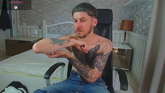 צ'אט XXX בשידור חי של JonahShaw