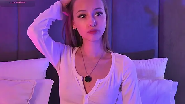 JulyOwens live XXX chat